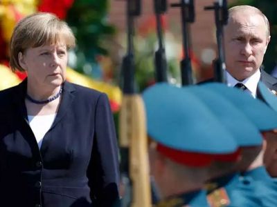 А. Меркель и В. Путин, почетный караул, Москва, 10.5.15. Фото: Reuters
