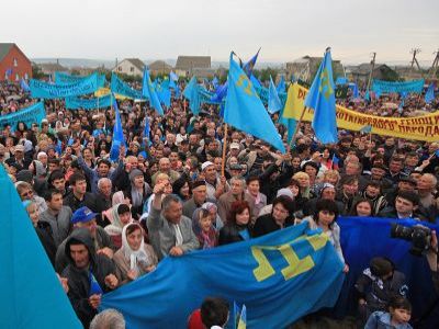 Крымские татары на демонстрации во Львове. Фото: DW