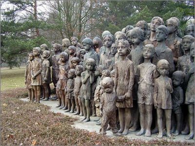 Памятник детям, погибшим во Второй мировой войне. Фото: xallyava.ru