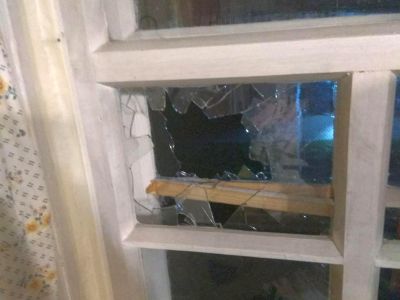 Разбитые окна в доме псковского депутата от 