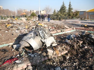 Последствия крушения украинского Boeing в Иране. Фото: Nazanin Tabatabaee / WANA / Reuters