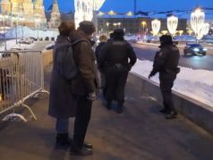 Погром на Немцовом мосту. Фото: Карина Старостина
