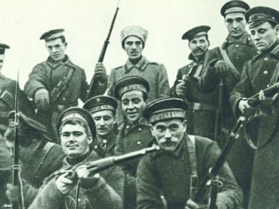 Революционные солдаты и матросы, 1917. Фото: историк.рф