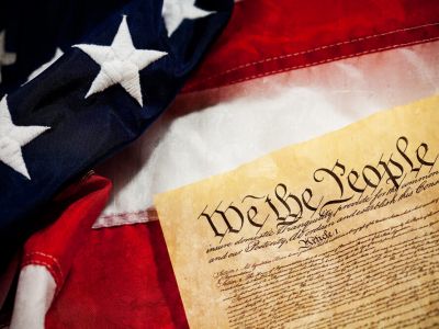 Конституция США. Иллюстрация: www.forumdaily.com Конституция США. Иллюстрация: www.forumdaily.com
