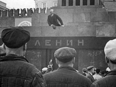 Ленин на мавзолее Ленина Ленин на мавзолее Ленина